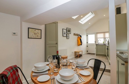 Ozleworth House | THOMAS COTTAGE, pet friendly in Wotton-Under-Edge