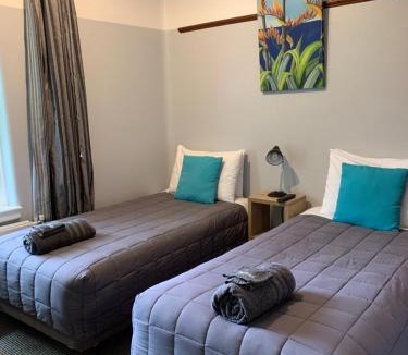 Owaka Cabin | Thomas's Catlins Lodge and Camp Ground