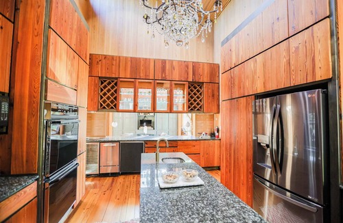 Thomasville House | Thomasville Home by RoveTravel | Villa with Lake Views