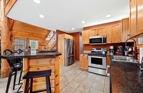 Thompsonville Cabin | Thompsonville Lodge | 75" TV w/Sonos | Hot tub | Sauna | 24hr Crystal Shuttle