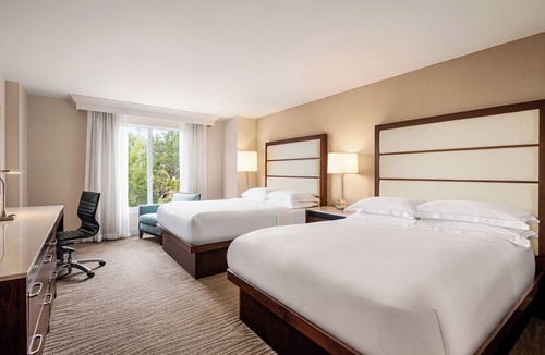 Park Shore Hotel | Thoughtfully Prepared for Your Best Stay Yet! 3 Units, Pool, Free Parking!