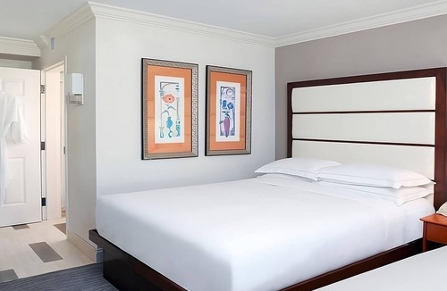 Park Shore Hotel | Thoughtfully Prepared for Your Best Stay Yet! 3 Units, Pool, Free Parking!