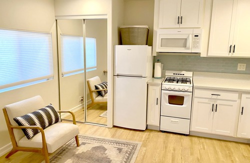 Thousand Oaks Cottage | Thousand Oaks Studio Guest Cottage