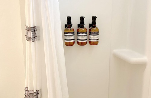 Thousand Oaks Cottage | Thousand Oaks Studio Guest Cottage