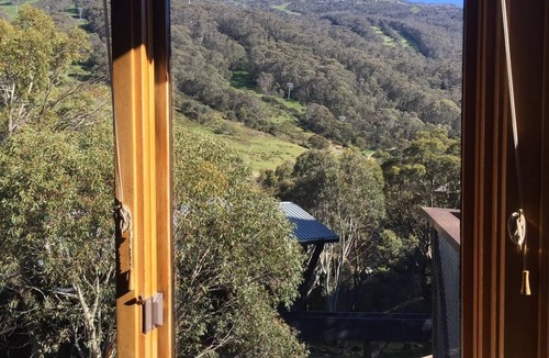 Thredbo Ski Chalet | Thredbo Village Family CHALET - AMAZING VIEWS - central village