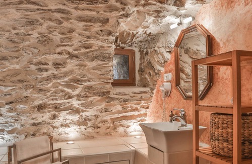 Saint-Laurent-du-Pape Apartment | Three Beaks