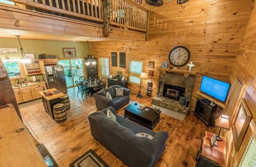 Sautee Nacoochee House | THREE BEARS CABIN, PRIVATE MOUNTAIN GETAWAY