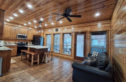 Broken Bow Cabin | Three Bears Hideout, Mountain Views, Relaxing pool retreat