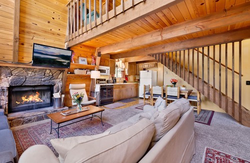 Moonridge Cabin | Three Bears Resort Cabin at Big Bear Lake