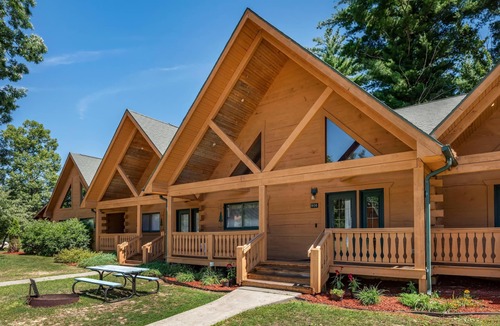 Warrens Resort | Three Bears Waterpark Resort Near Tomah, an Ascend Collection Hotel