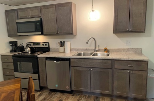 Hannibal Apartment | Three Bed, 1.5 Bath Apartment with Stocked Kitchen close to downtown Hannibal.