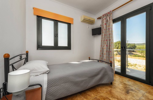 Agios Leon Apartment | Three-Bedroom Apartment with Private Jacuzzi