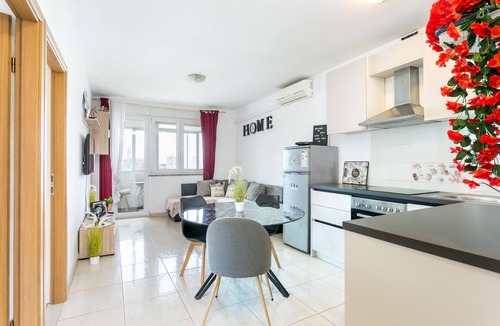 Split Apartment | Three bedroom apartment with balcony and sea view Split (A-23098-a)