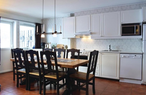 Gautefall Apartment | Three-Bedroom Apartment in Drangedal