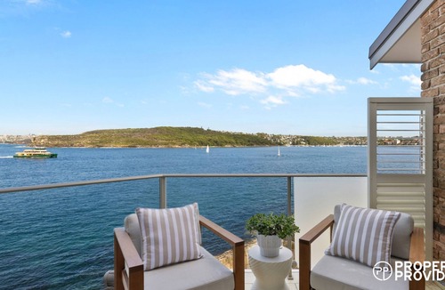 Manly House | Three Bedroom Harbourfront Townhouse in Manly!