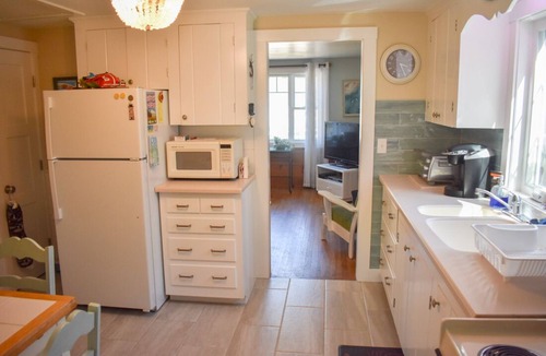 Dennis Port House | Three bedroom just .6 miles to Glendon Beach