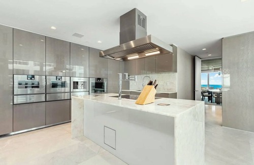 Surfside Apartment | Three Bedroom Oceanfront Apartment With Amazing Views