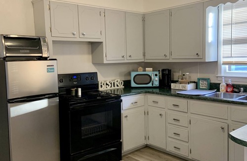 Florence House | Three Bedroom Quiet Clean Home Centrally Located in Florence