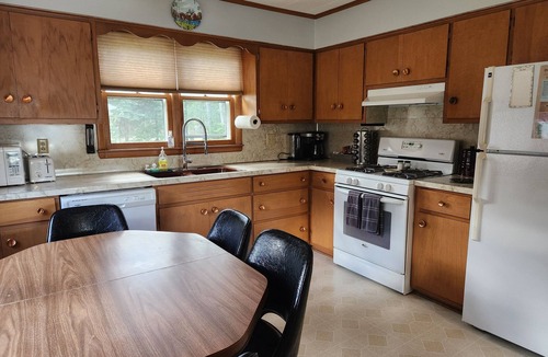 Tomahawk House | Three Bedroom Ranch on the Lake w/Firepit