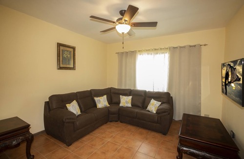 Coco House | Three Bedroom Sunny Townhome