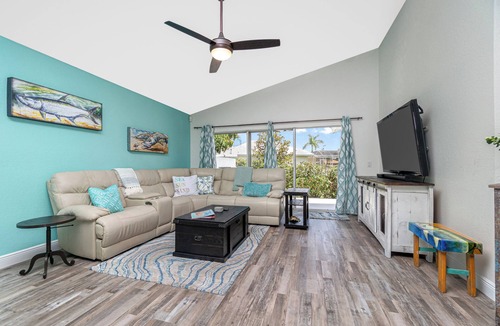 Windward House | Three bedroom, three bathroom beautifully decorated home in Cape Haze.