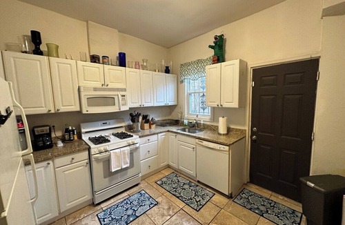 Trinidad House | Three Bedroom Townhouse close to H Street NE!