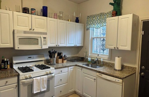 Trinidad House | Three Bedroom Townhouse close to H Street NE!