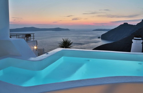 Fira Villa | Three-Bedroom Villa with Caldera View, Heated Jacuzzi Pool and Breakfast