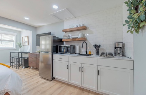 Blacksburg Villa | Three Bedrooms - Blacksburg Suites