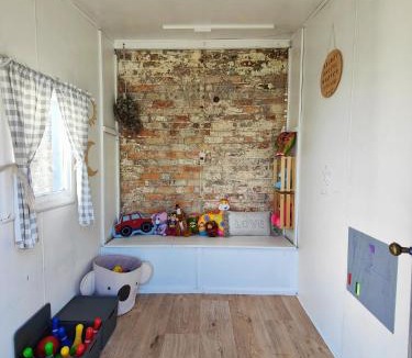Invermay House | Three Bedrooms Hermay Cottage with Free Parking and 5 minutes drive to Launceston near museum