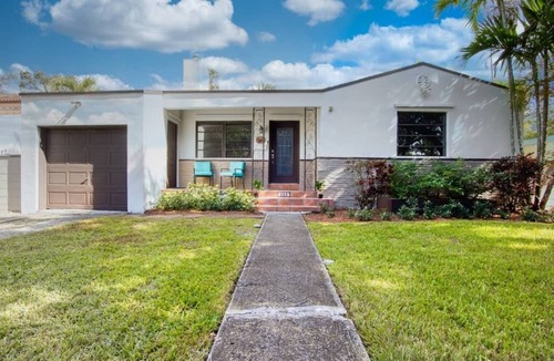 Miami Springs House | Three bedrooms two bath close to Miami International airport.