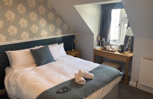 Newport Hotel | Three Bishops Inn
