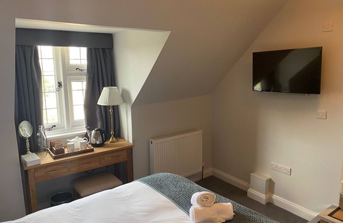 Newport Hotel | Three Bishops Inn