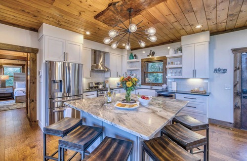 Blue Ridge Cabin | Three Broomsticks - View, game room, hot tub, pets