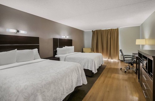 Ashley Oaks Hotel | Three Charming Rooms w/Complimentary Breakfast | Budget Wise Stay