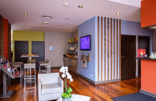 9th Arrondissement Hotel | Three Comfortable and Pet-friendly Rooms, Onsite Parking, Centrally Located!