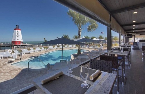 Marathon House | Three Comfy Units for Business Travel, Pool and Near Beaches