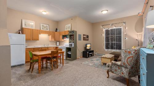 Pepin Apartment | Three Connected Quirky Condos By Beach! - Twilight Condo