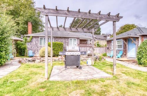 Downtown Cannon Beach House | Three Cozy Cottages with Gas Fireplaces Courtyard & Beach Access - Dog-Friendly