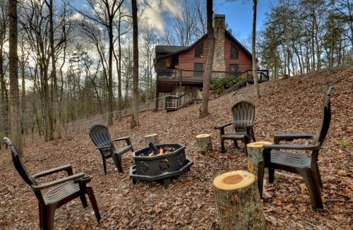Ridgeline Vistas House | Three Cubs Cottage - Dog Friendly