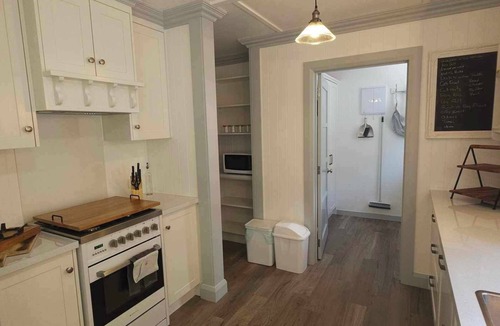 Havelock Cottage | Three D's Cottage! Marlborough Sounds! Short walk to local shops & amenities!