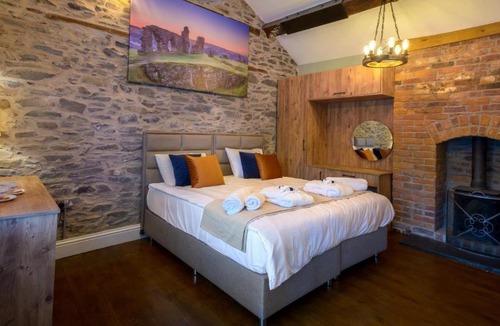 Llangollen Hotel | Three Eagles Hotel&Restaurant and Garden Bar