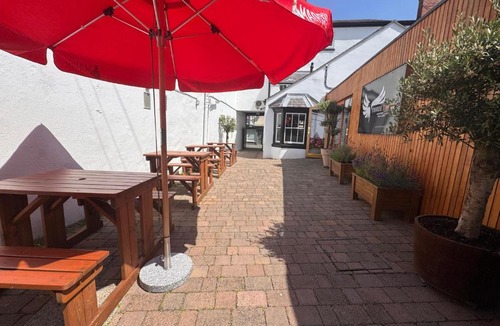 Llangollen Hotel | Three Eagles Hotel&Restaurant and Garden Bar