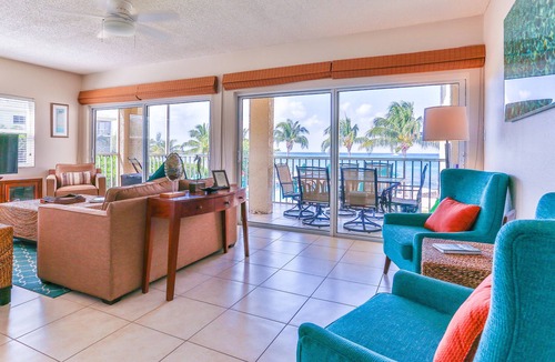 Seven Mile Beach Condo | THREE King Beds plus Twin Plantation Village #15 4 TVs with HD Cable