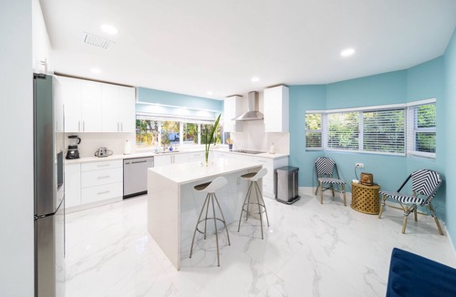 North Miami Villa | Three King Suites Private Get Away