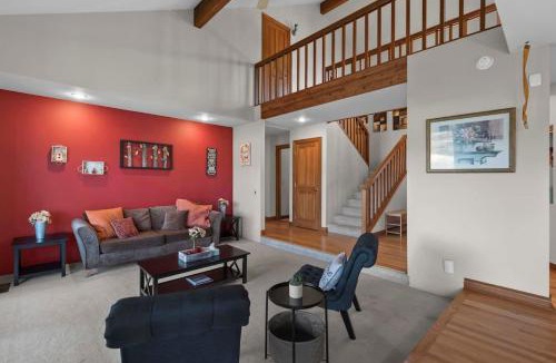 Manson House | Three Lakes Haven - Alice Lodging