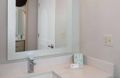 Falls Church Hotel | Three Modern 2BR Suites with Kitchen, Pet-friendly, Near Smithsonian Museum!