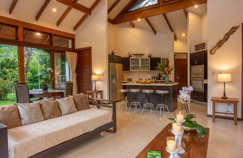 Cahuita Villa | Three Monkeys Cahuita Pool A/C BBQ