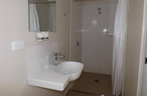 Monto Hotel | THREE MOON MOTEL