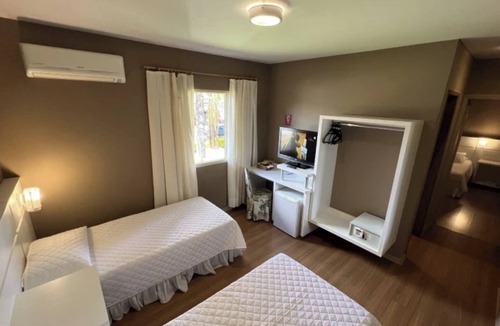 Jaguariaiva Hotel | Three Nature-Focused Twin Room w/Easy Access to Hiking Trail and Waterfalls